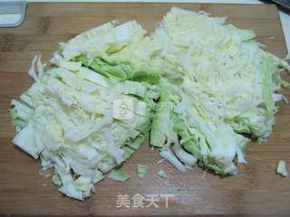 圆白菜炒豆皮的做法步骤:2