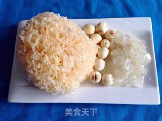 皂角米无花果银耳羹的做法步骤:2