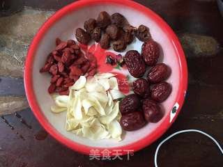 银耳糖水的做法步骤:2