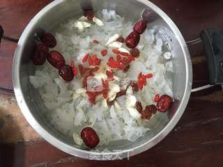 银耳糖水的做法步骤:3