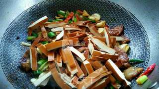 香干炒肉的做法步骤:8