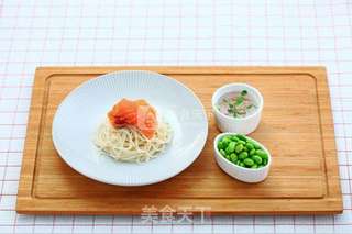 三文鱼黑蒜豆仁拌面的做法步骤:5