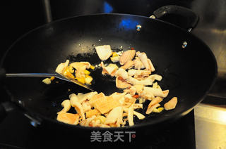 韭菜苔炒鱿鱼的做法步骤:6