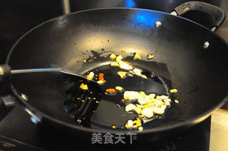 韭菜苔炒鱿鱼的做法步骤:5