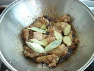 红烧鸡翅根的做法步骤:5