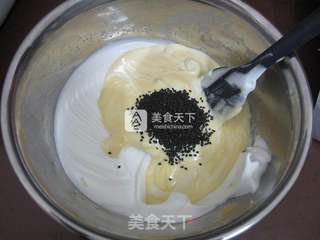高粉黑芝麻蛋糕卷的做法步骤：12