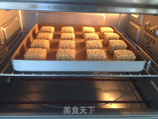 广式红豆沙月饼的做法步骤:13