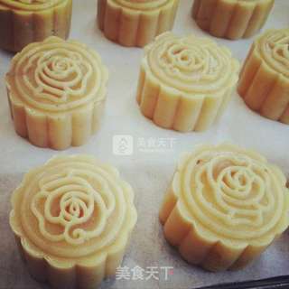 广式豆沙蛋黄月饼的做法步骤:4