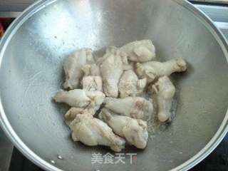 红烧鸡翅根的做法步骤:3