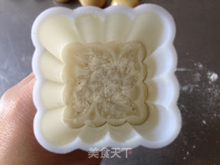 广式红豆沙月饼的做法步骤:9