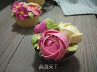 裱花杯子蛋糕(简单易做的奶酪霜)的做法步骤:18