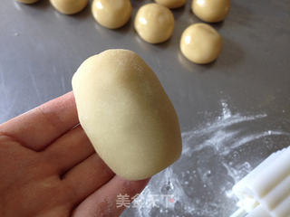 广式红豆沙月饼的做法步骤:8