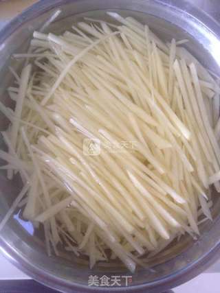 酸辣土豆丝的做法步骤:2