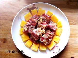 XO酱排骨蒸南瓜的做法步骤:5