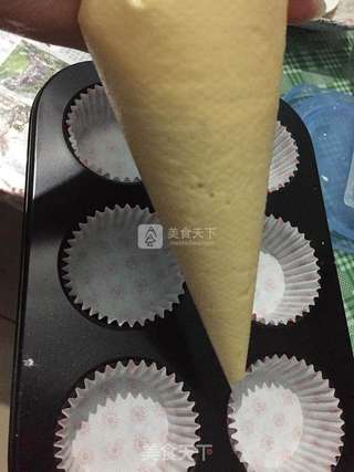 初级版裱花蛋糕杯的做法步骤:11