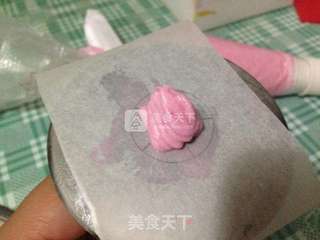 裱花杯子蛋糕(简单易做的奶酪霜)的做法步骤:7