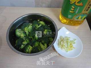 清炒西兰花的做法步骤:3