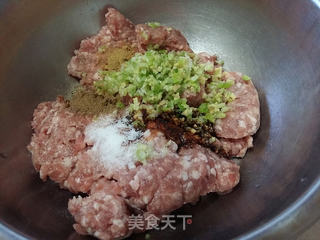 猪肉白菜包的做法步骤:5