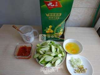 剁椒炒丝瓜的做法步骤:2