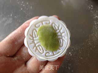 红豆沙冰皮月饼的做法步骤:10