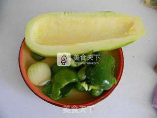 角瓜青椒火腿蒸饺的做法步骤:2