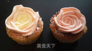意式奶油霜裱花纸杯蛋糕的做法步骤:19