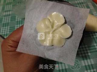 裱花杯子蛋糕(简单易做的奶酪霜)的做法步骤:11