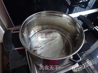 圆白菜炒粉丝的做法步骤:2
