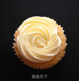 意式奶油霜裱花纸杯蛋糕的做法步骤：18