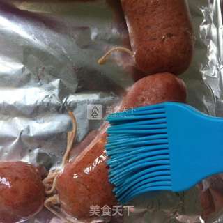 自制蒜香烤肠的做法步骤:10