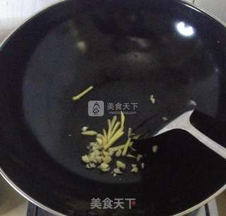 红辣椒炒鱿鱼的做法步骤:2
