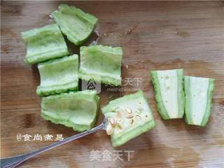 蒜蓉炒三宝的做法步骤:2