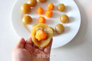 莲蓉蛋黄月饼的做法步骤:8