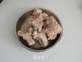 猪脊骨炖南瓜的做法步骤:2