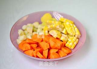 玉米排骨汤的做法步骤:3