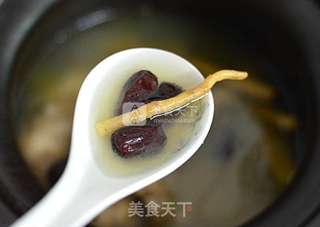 当归炖鸡汤的做法步骤:6