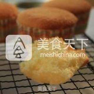 海绵纸杯蛋糕--说好的柔软立刻呈现的做法步骤:8