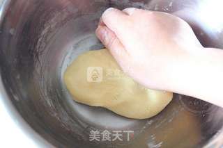 莲蓉蛋黄月饼的做法步骤:4