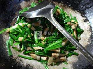 五花肉炒韭菜的做法步骤:8