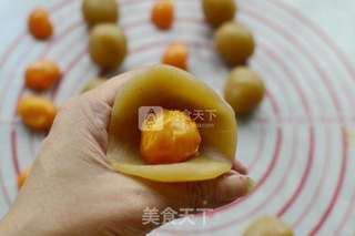 莲蓉蛋黄月饼的做法步骤:9