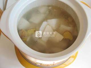白萝卜杏鲍菇腔骨汤的做法步骤:7