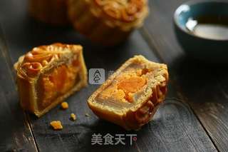 莲蓉蛋黄月饼的做法步骤:22