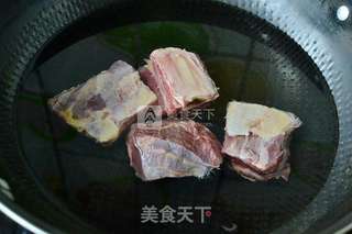 淮山薏仁煲牛排的做法步骤:2