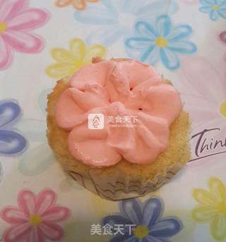 意式奶油霜裱花纸杯蛋糕的做法步骤：25