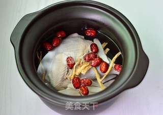 当归炖鸡汤的做法步骤:4