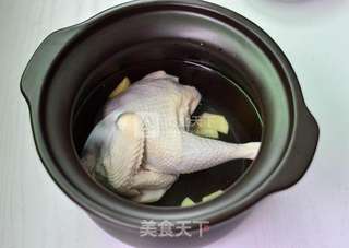当归炖鸡汤的做法步骤:3