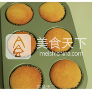 海绵纸杯蛋糕--说好的柔软立刻呈现的做法步骤:6