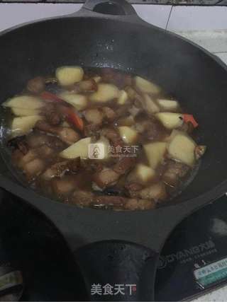 土豆红烧肉的做法步骤:7