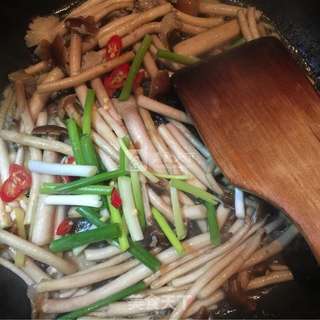 素炒茶树菇的做法步骤:6