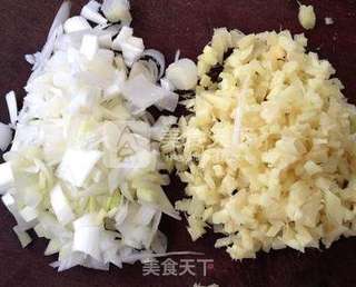 杏鲍菇鲜肉虾仁水饺的做法步骤:3